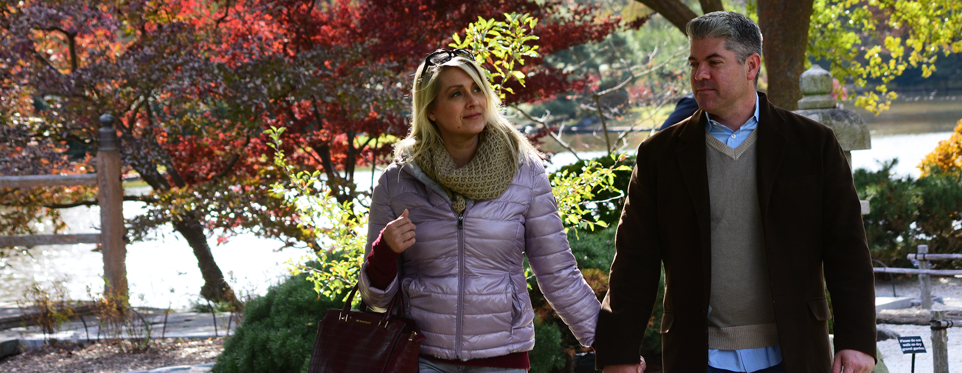 couple walking through the gardens in the fall